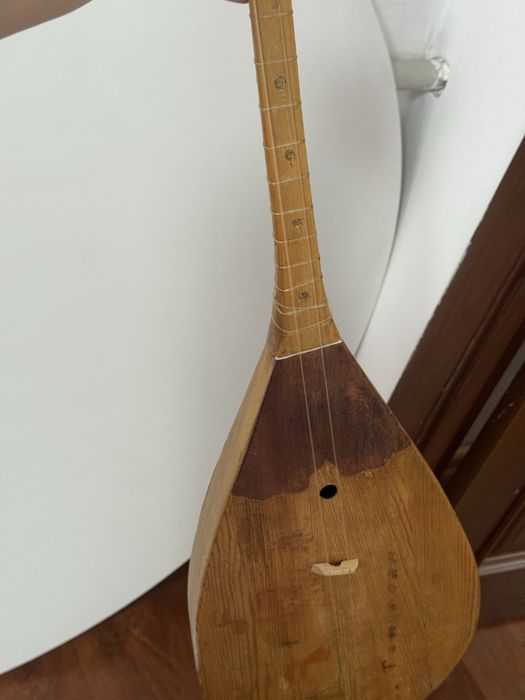 Продам домбру 3 тыс тг