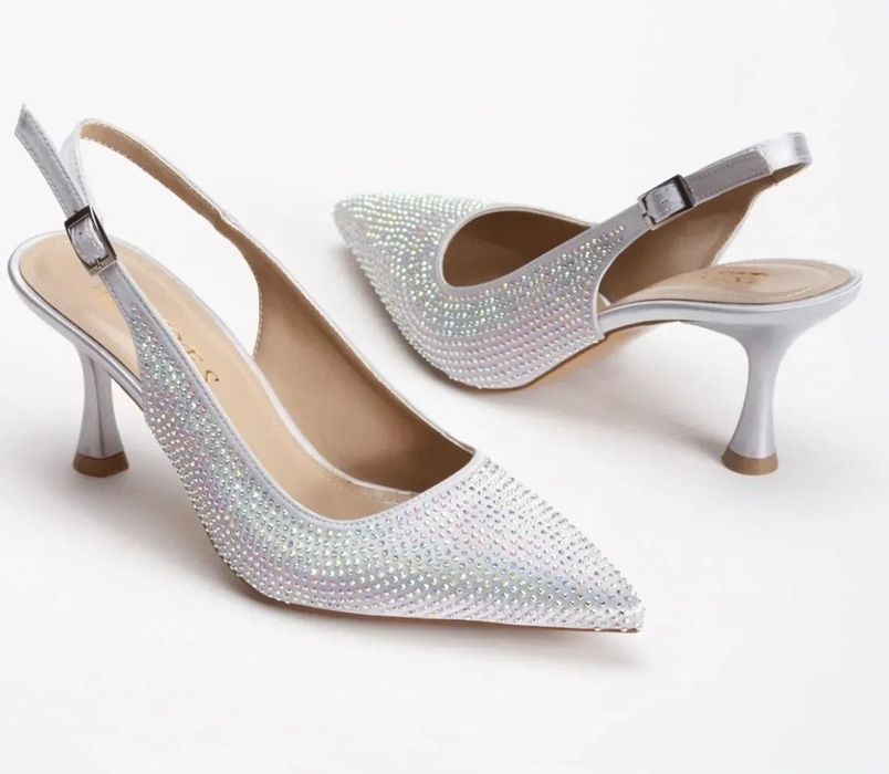 Официални обувки със сребърни камъни
