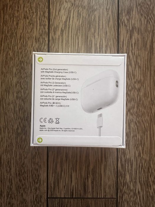 AirPods Pro 2 (USB-C) – Запечатани, чисто нови, с фактура от iStyle
