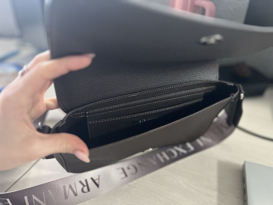 Armani Exchange чанта
