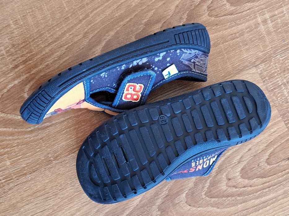 Детси сандали номер 28, 29 и 30