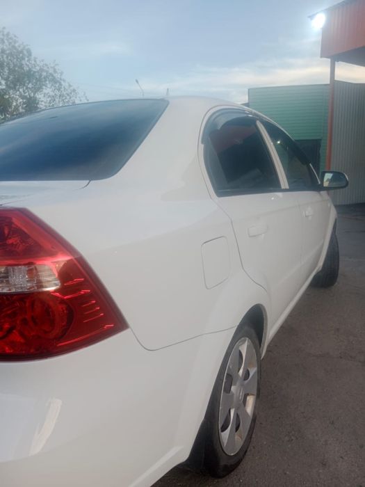 Продам машину шевролет