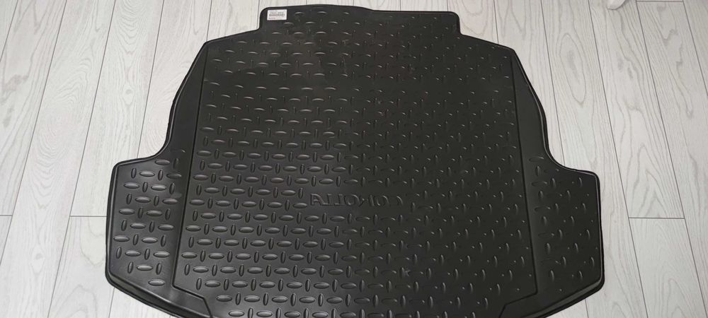 Tavita portbagaj Toyota Corolla Sedan E210 OEM