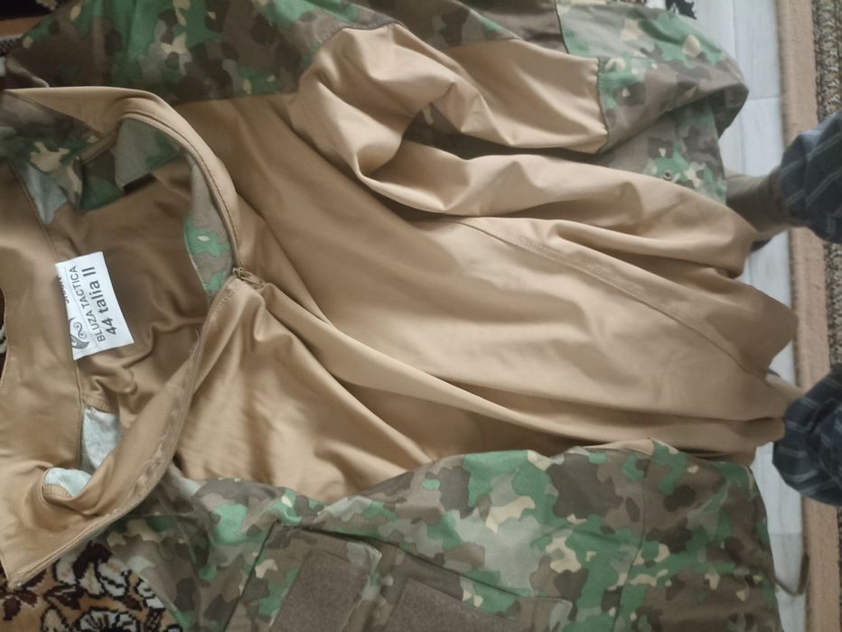Vând bluza tactica și capela