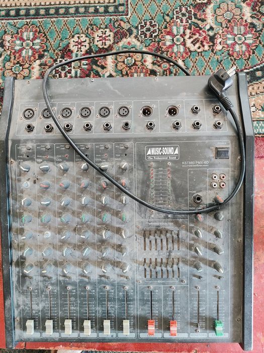 Дискет : аппарат и два колонка