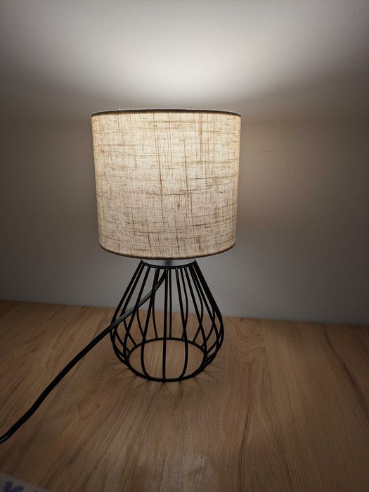 Lampă de masă modernă