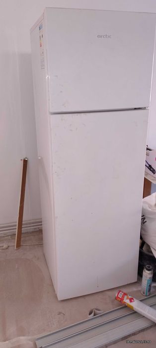 Vând frigider Arctic cu congelator