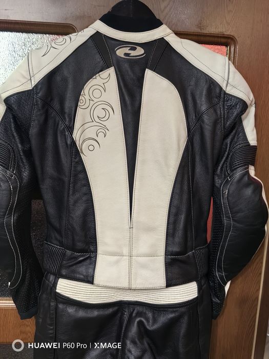 Дамски мото екип

Held

Размер 36