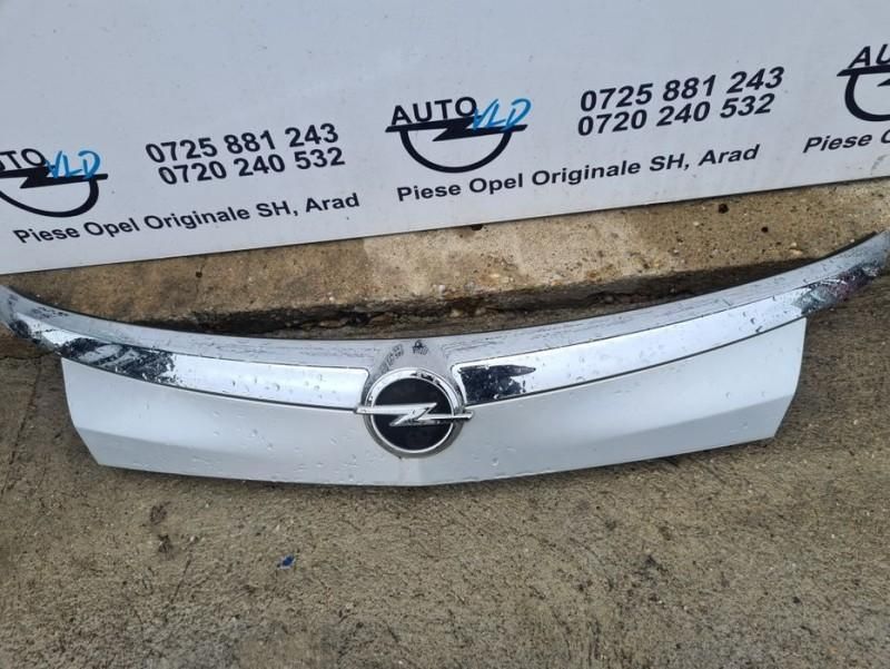 Ornament maner haion cu stema Opel Insignia A