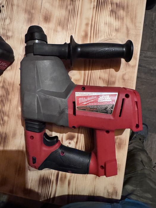 Milwaukee incarcator m12 si m18