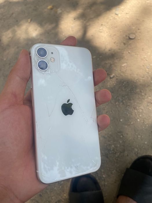 Айфон 11 в хорошем состояние