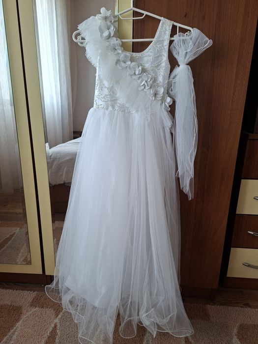 Шаферска рокля за 8-9 годишно момиче