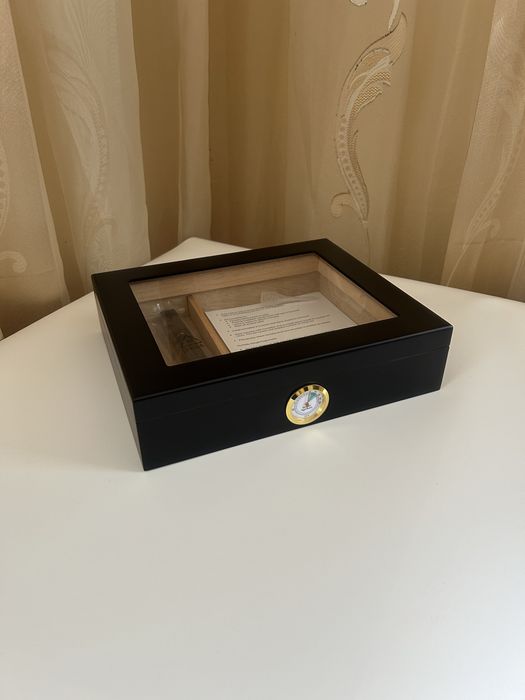 Стилен хумидор за пури – кедрово дърво, до 20 пури | 2 цвята