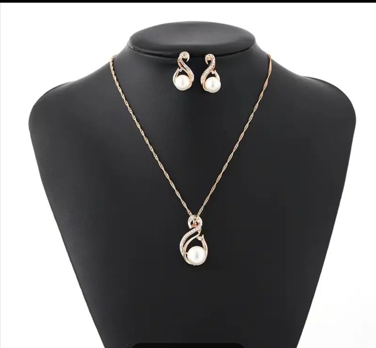 Комплект украшений к 8 Марта