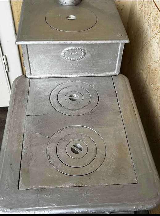 Sobă veche din fontă
