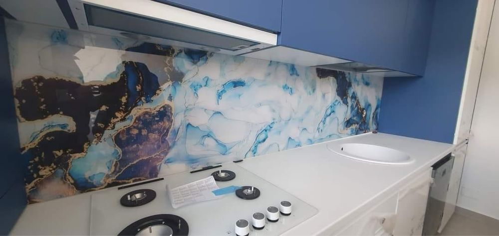 Sticla colorata/vopsita, pentru bucatarii, baie, office, etc.