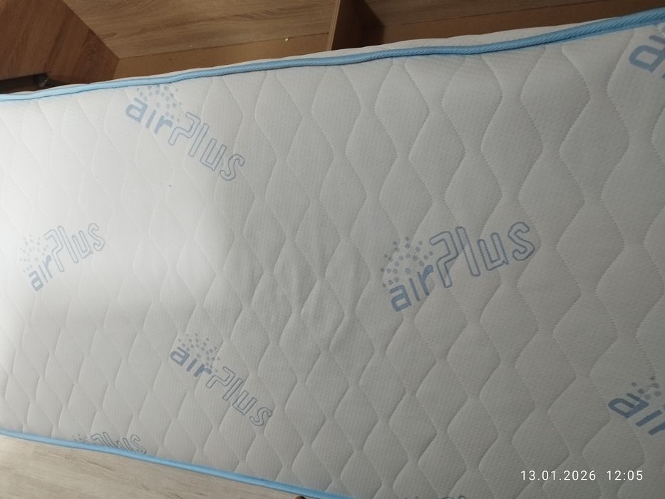 Легло и матрак с повдигащ механизъм