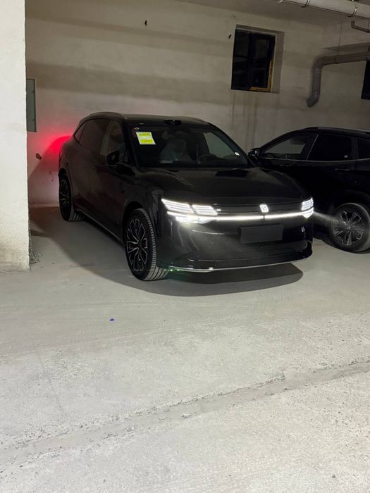 Zeekr 7x Пробег:3000 км Год:2024 Цвет:черный,максимальная комплектация