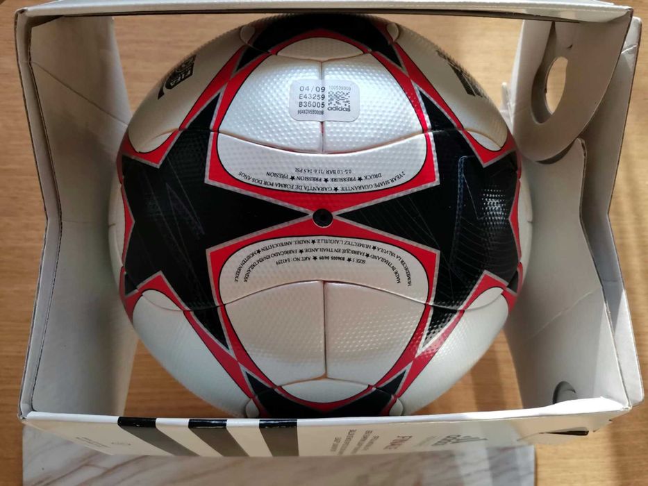 Minge Adidas Finale 9, minge oficială a Ligii Campionilor 2009/2010