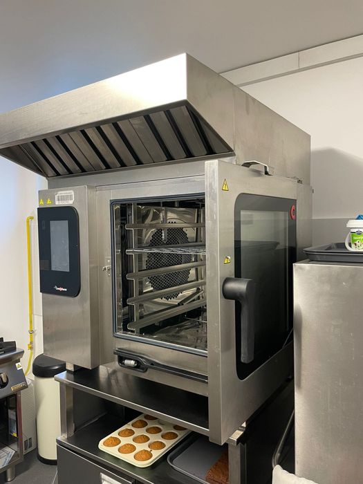 Cuptor profesional Convotherm ConvoVent 5 tăvi + hotă + masă inox incluse