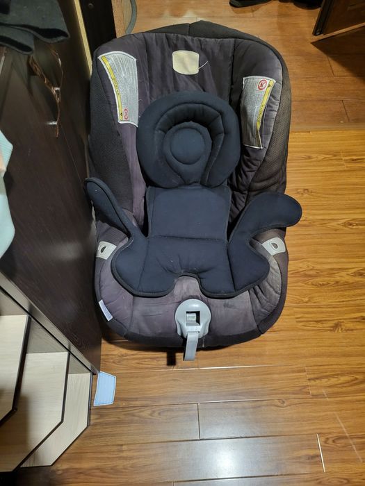 Продаётся автокресло Britax  до 4 летб/у