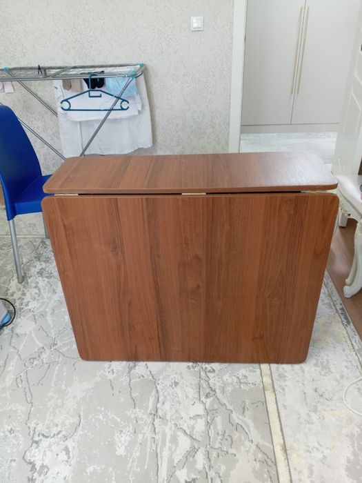 Стол и стулья