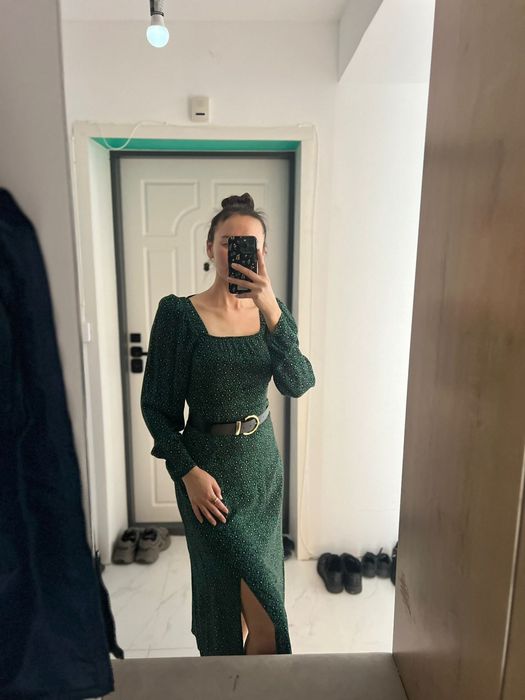 Продам платье длина миди