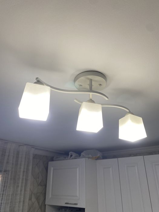 Продам люстры