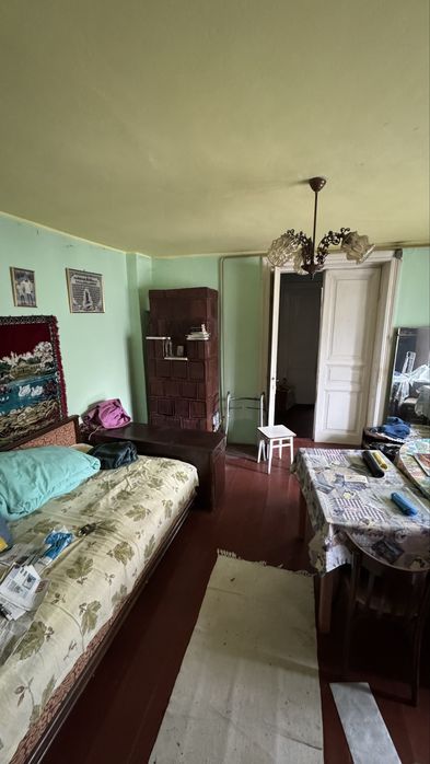 Vand casa in centru/Singur in curte/str Eroilor