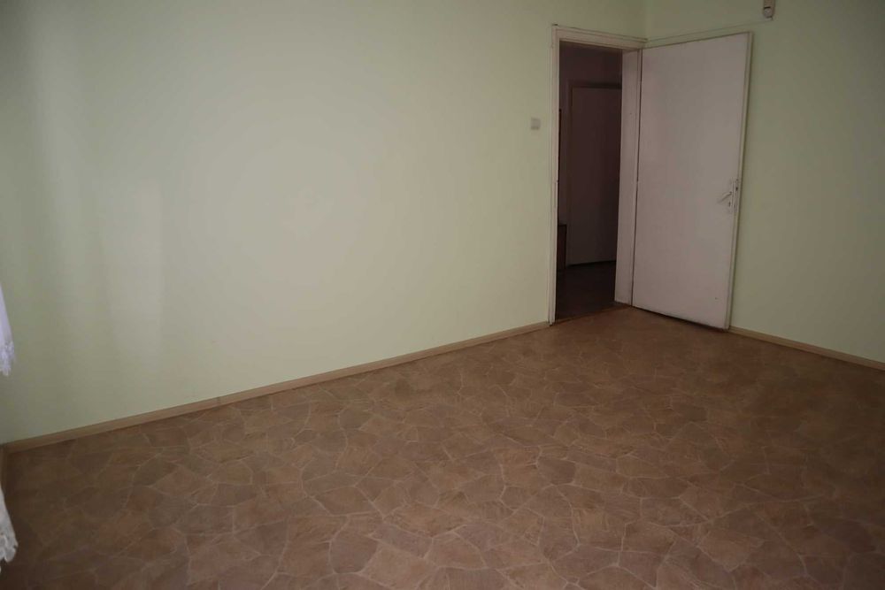 Продава се Тристаен апартамент в Хасково, Дружба 1 - 74 кв.м за 1082 €/кв.м - Снимка #11