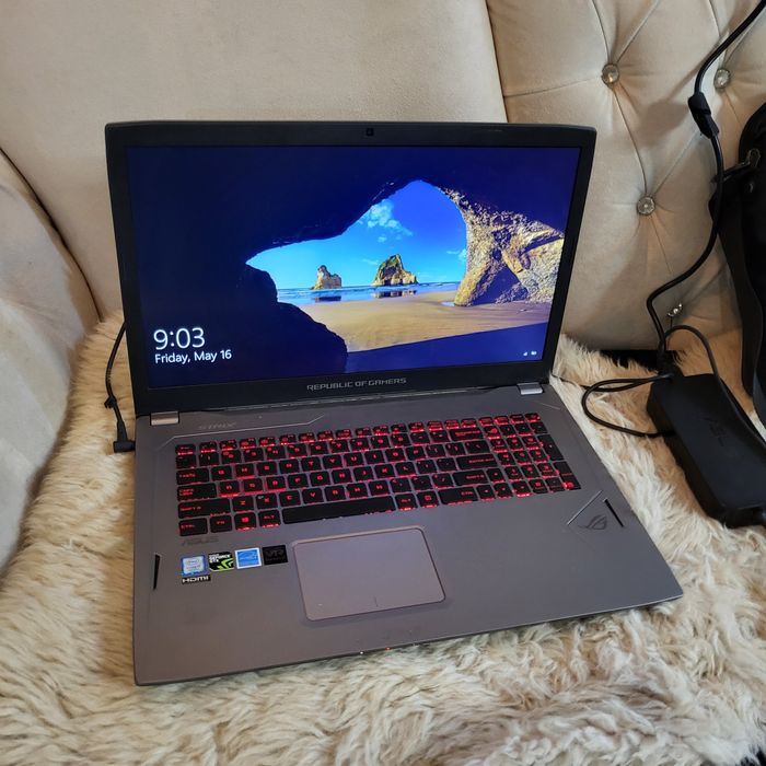 Продавам мощен геймърски лаптоп от САЩ нов Аsus  rog