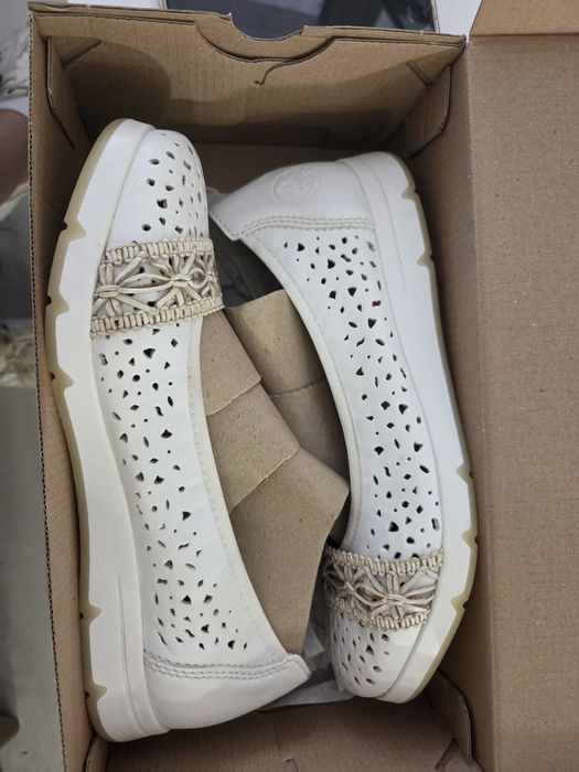 Бели дамски обувки Rieker