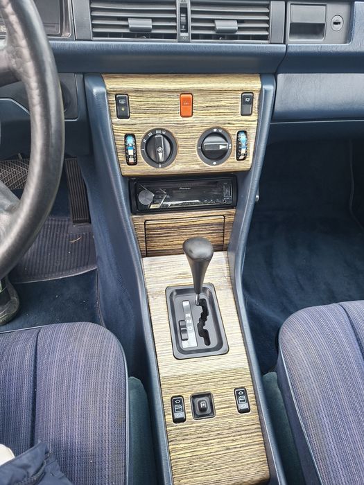 Vand autovehicul istoric Mercedes benz  w 124