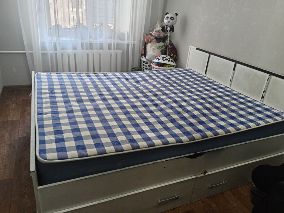 Продам двуспальную кровать