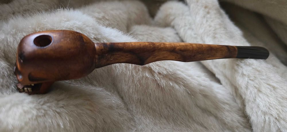 Авторска съвършена дърворезба– действащо ц/г/ре.