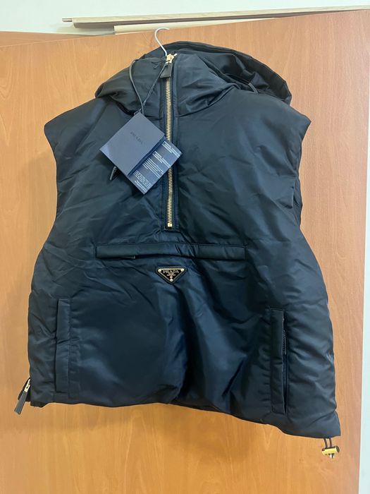 Жилетка прада нова