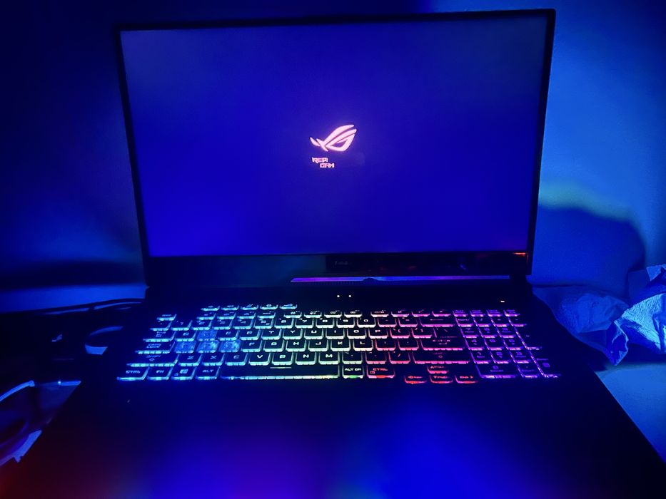 Laptop Gaming ASUS ROG Strix G713IC + cooler de racire Marvo FN-40