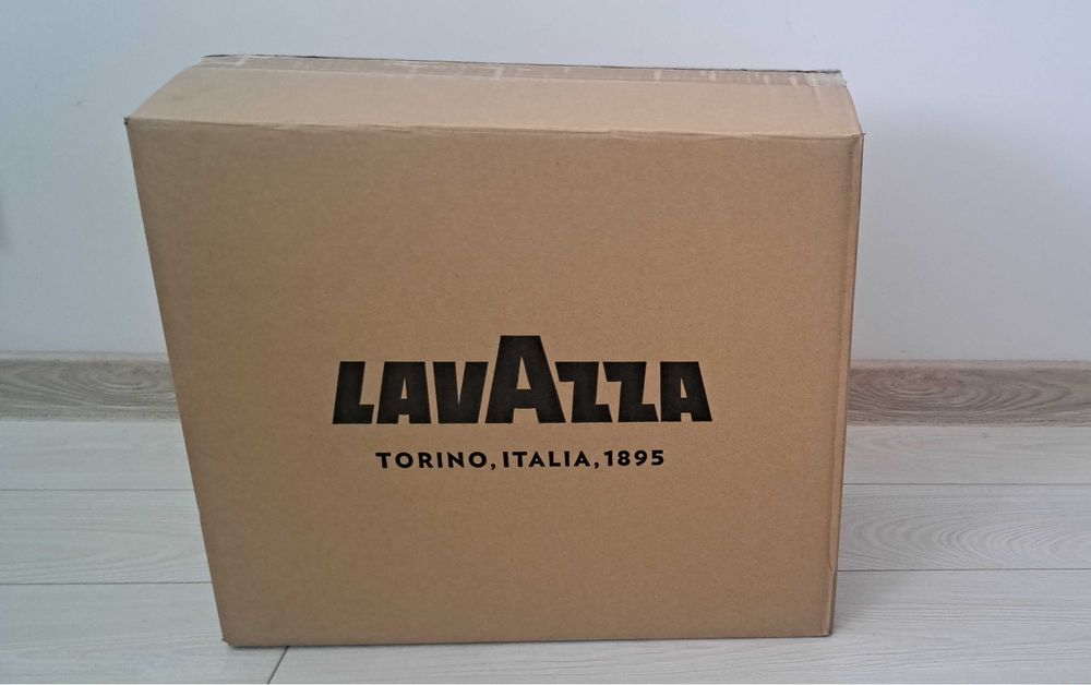 НОВ Кафеавтомат SMEG Lavazza