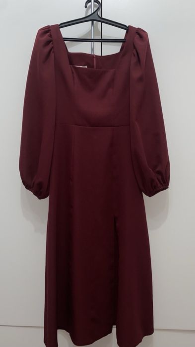 Бордовое платье