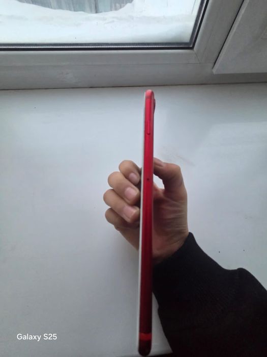 Продам айофн 7+ красного цвета