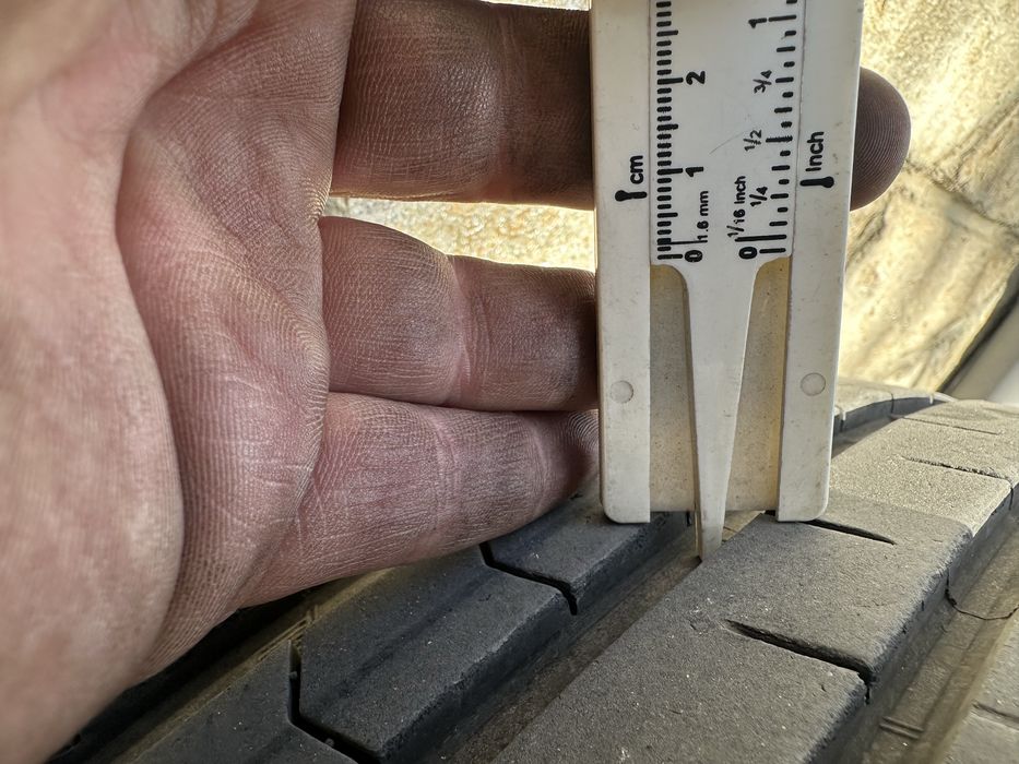 Mercedes GLA Летни гуми 235 45 19 Vredestien 4 броя