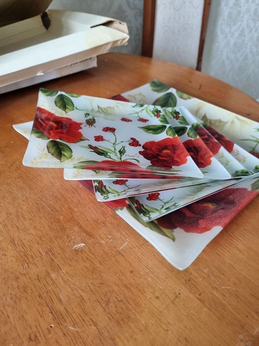 Тарелочки с розами, комплект