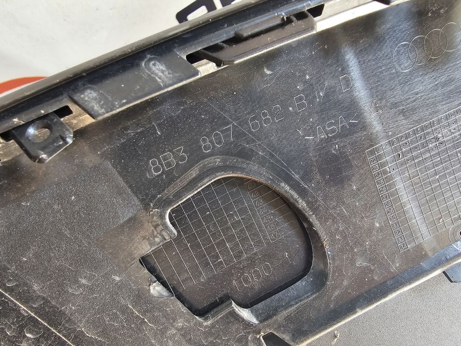 Grila dreapta bara fata Audi A5 B10 dupa 2024 cod 8B3807682B