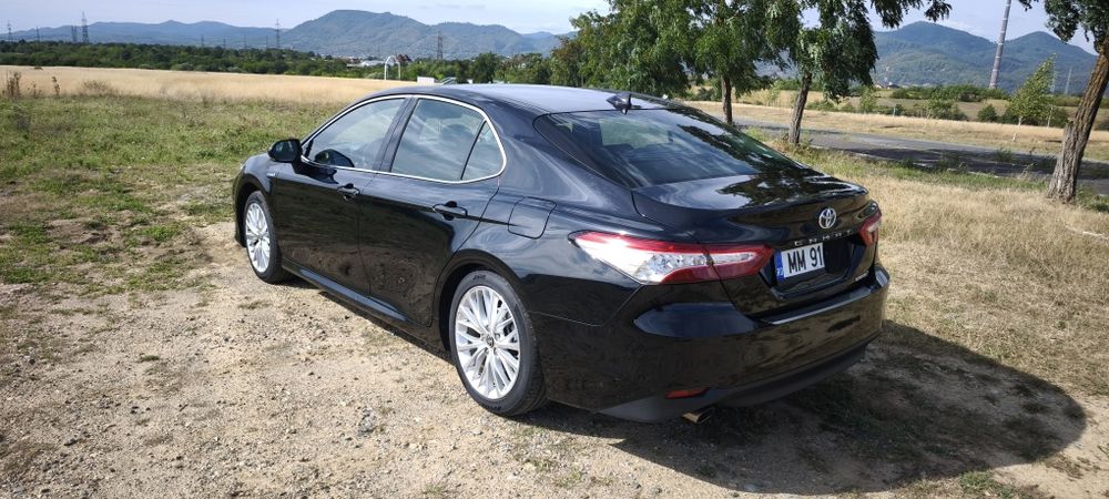 Toyota Camry hybrid,  an 2020, inmatriculat Ro