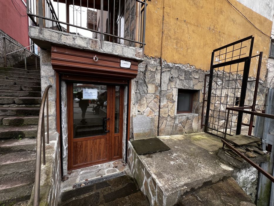 Дава се под наем Магазин в Смолян, Устово - 50 кв.м за 102 € - Снимка #1