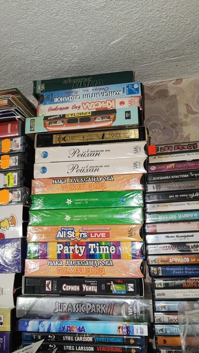 Видео касети с поп фолк и народна музика