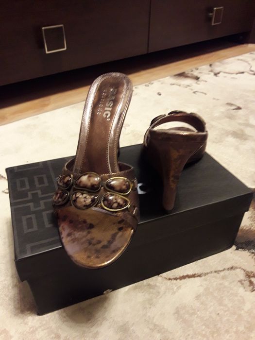 Сланцы, босоножки р.39