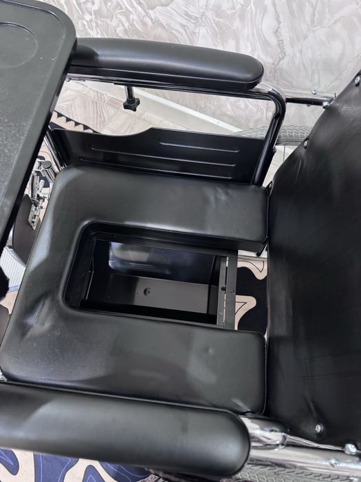 Инвалидная кресло -коляска с туалетом