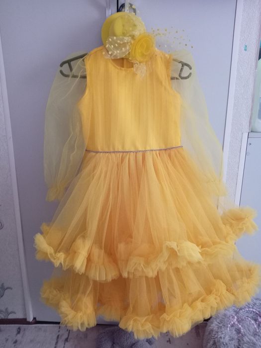 Продам нарядные платья