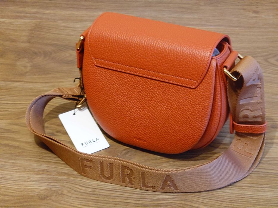 Кожена дамска чанта за рамо FURLA LOTUS
